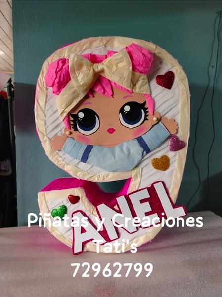 Piñatas y decoraciones
