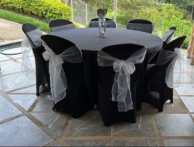 Mesa para 10 personas.